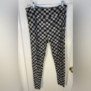 LuLaRoe Tall & Curvy Black And White Plaid Pattern Leggins Gently Pre Owned
